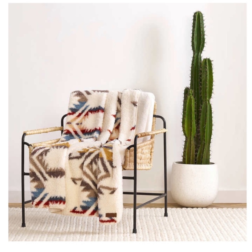 Brand new Pendleton Sherpa throw
